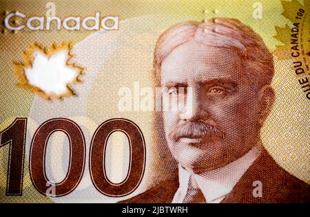 Détail du projet de loi de 100 dollars canadiens, avec le visage de sir Robert Borden (1854-1937), qui a été premier ministre du Canada pendant la première Guerre mondiale (1914 Banque D'Images