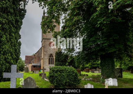 Église Sainte-Hélène dans le village pittoresque de Clifford Chambers, Warwickshire, Royaume-Uni. Banque D'Images