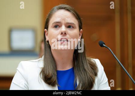 Amy Swearer, juriste de la Heritage Foundation, témoigne lors d'une audience du Comité de surveillance et de réforme de la Chambre sur la violence par les armes à feu au Capitole, à Washington, mercredi, 8 juin 2022. Photo d'Andrew Harnik/pool/ABACAPRESS.COM Banque D'Images