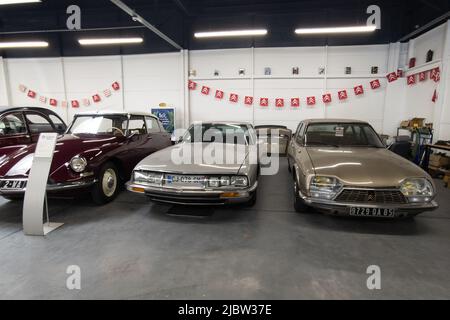 Bordeaux , Aquitaine France - 05 19 2022 : Citroën DS sm gs années 60 voiture française ancien véhicule de minuterie Banque D'Images