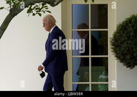Washington, États-Unis. 08th juin 2022. Le président Joe Biden quitte la Maison Blanche à Washington, DC pour accueillir le neuvième Sommet des Amériques à Los Angeles mercredi, 8 juin 2022. Photo par Yuri Gripas/UPI crédit: UPI/Alay Live News Banque D'Images