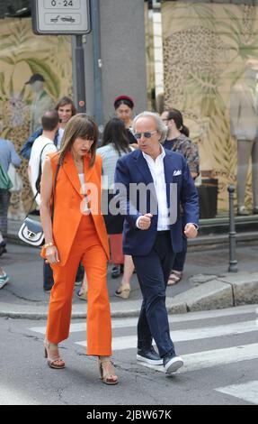 Milan, . 08th juin 2022. Milan, 08-06-2022 Andrea Della Valle, le frère de Diego, traverse les rues du centre avant d'aller vérifier l'un de ses magasins dans la via Montenapoleone. Crédit : Agence photo indépendante/Alamy Live News Banque D'Images