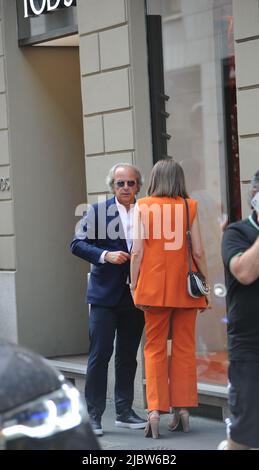 Milan, . 08th juin 2022. Milan, 08-06-2022 Andrea Della Valle, le frère de Diego, traverse les rues du centre avant d'aller vérifier l'un de ses magasins dans la via Montenapoleone. Crédit : Agence photo indépendante/Alamy Live News Banque D'Images