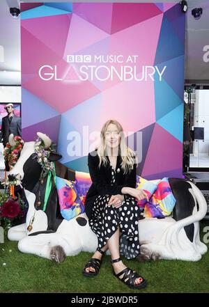 Lauren Laverne arrive pour la projection de Glastonbury de BBC Two: 50 ans & Counting au Curzon Bloomsbury. Date de la photo: Mercredi 8 juin 2022. Banque D'Images