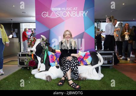 Lauren Laverne arrive pour la projection de Glastonbury de BBC Two: 50 ans & Counting au Curzon Bloomsbury. Date de la photo: Mercredi 8 juin 2022. Banque D'Images