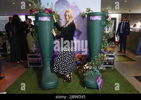 Lauren Laverne arrive pour la projection de Glastonbury de BBC Two: 50 ans & Counting au Curzon Bloomsbury. Date de la photo: Mercredi 8 juin 2022. Banque D'Images