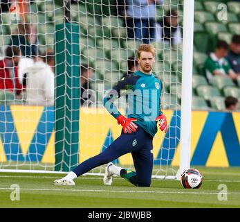 8th juin 2022 ; Aviva Stadium, Dublin, Irlande ; UEFA Nations League football, République d'Irlande contre Ukraine ; Caoimhin Kelleher (République d'Irlande) pendant l'échauffement Banque D'Images