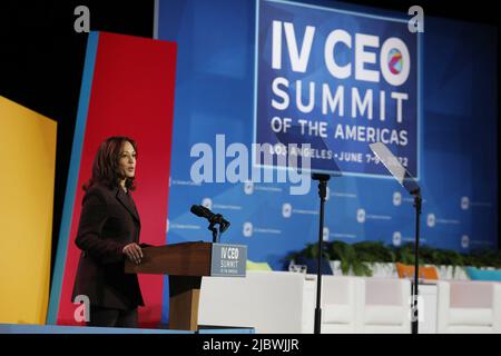 Los Angeles, États-Unis. 08th juin 2022. Le vice-président Kamala Harris s'exprime au IV Sommet des PDG des Amériques à Los Angeles, en Californie, mercredi, à 8 juin 2022. Photo de piscine par David Swanson/UPI crédit: UPI/Alamy Live News Banque D'Images