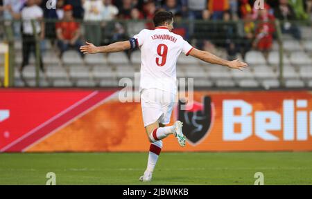 Robert Lewandowski, de Pologne, célèbre après avoir obtenu son score lors d'un match de football entre l'équipe nationale belge les Red Devils et la Pologne, le mercredi 08 juin 2022 à Bruxelles, le deuxième match (sur six) de la Ligue des Nations A. BELGA PHOTO VIRGINIE LEFOUR Banque D'Images