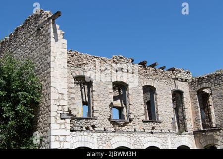 Shusha - Azerbaïdjan. Ruines de bâtiments dans le Karabakh montagneux détruits par la guerre. Après la guerre Banque D'Images