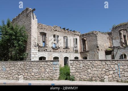 Shusha - Azerbaïdjan. Ruines de bâtiments dans le Karabakh montagneux détruits par la guerre. Après la guerre Banque D'Images