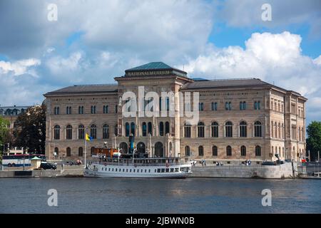 Vue sur Strömkajen et Nationalmuseum sur Blasieholmen à Stockholm, Suède Banque D'Images