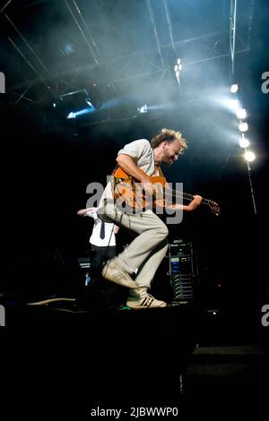 Stefan Hantel mieux connu par son nom de scène Shantel et Bucovina Club Orkestar se produire sur scène à Villa Ada à Rome. Banque D'Images