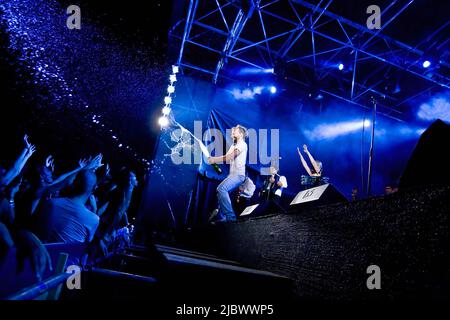 Stefan Hantel mieux connu par son nom de scène Shantel et Bucovina Club Orkestar se produire sur scène à Villa Ada à Rome. Banque D'Images