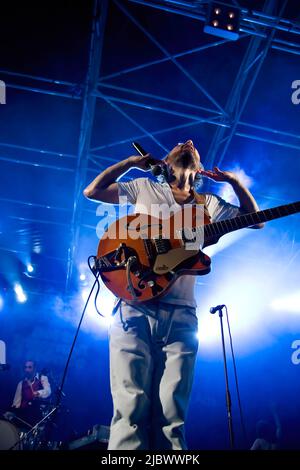 Stefan Hantel mieux connu par son nom de scène Shantel et Bucovina Club Orkestar se produire sur scène à Villa Ada à Rome. Banque D'Images