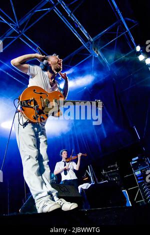 Stefan Hantel mieux connu par son nom de scène Shantel et Bucovina Club Orkestar se produire sur scène à Villa Ada à Rome. Banque D'Images