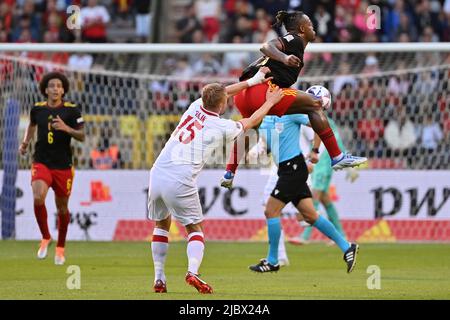 Kamil Glik de Pologne et Michy Batshuayi de Belgique photographiés en action lors d'un match de football entre l'équipe nationale belge les Red Devils et la Pologne, mercredi 08 juin 2022 à Bruxelles, le deuxième match (sur six) dans la Ligue des Nations A de groupe. BELGA PHOTO DIRK WAEM Banque D'Images