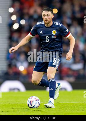 Hampden Park, Glasgow, Royaume-Uni. 8th juin 2022. UEF Nations League football, Ecosse contre Arménie; John Souttar d'Ecosse crédit: Action plus Sports/Alamy Live News Banque D'Images