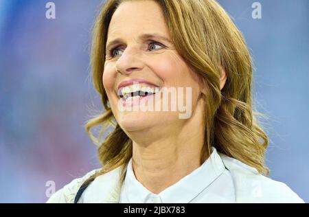 Katrin Müller-Hohenstein, ZDF présentateur de télévision allemande, présentateur sportif, modérateur, dans le match de l'UEFA Nations League 2022 ALLEMAGNE - ANGLETERRE 1-1 dans la saison 2022/2023 le 07 juin 2022 à Munich, Allemagne. © Peter Schatz / Alamy Live News Banque D'Images