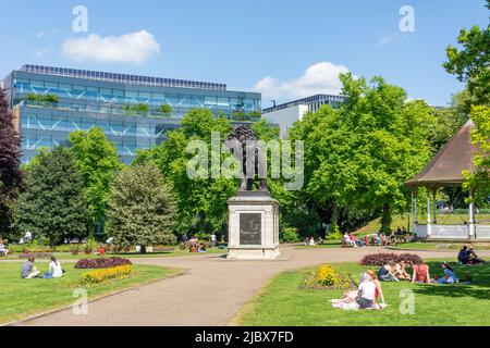 The Maiwand Lion, Forbury Gardens public Park, Reading, Berkshire, Angleterre, Royaume-Uni Banque D'Images