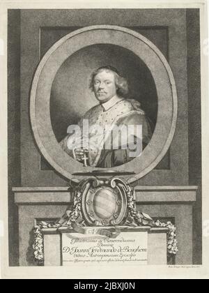 Portrait de Johan Ferdinand de Beughem, évêque d'Anvers. Représenté dans un cadre ovale, en tenant la croix dans sa main. Sous le cadre, une console avec les armoiries de l'évêque et cinq lignes de texte latin, Portrait de Johan Ferdinand de Beughem, Imprimeur: Franz Ertinger, (mentionné sur l'objet), Paris, (éventuellement), 1650 - 1710, papier, gravure, gravure, h 506 mm × l 374 mm Banque D'Images