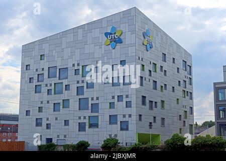 UTCW Building - University Technical College, Dallam Lane, Warrington, Cheshire, Angleterre, UK, WA2 7NG - problèmes de revêtement de sécurité des bâtiments Banque D'Images