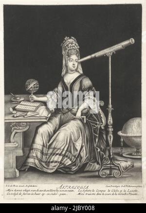 Astrologia, Jacob Gole, 1670 - 1724, la personnification de l'Astrologia (Astronomie) regarde à travers un télescope. Elle tient un armillary dans sa main. Sur la table se trouvent un bloc-notes, une boussole et des instruments astrologiques. L'imprimé fait partie d'une série en sept parties sur les sept arts libéraux, imprimerie: Jacob Gole, (mentionné sur l'objet), éditeur: Jacob Gole, (mentionné sur l'objet), Staten van Holland en West-Friesland, (mentionné sur l'objet), Amsterdam, 1670 - 1724, papier, gravure, gravure, h 252 mm × l 182 mm Banque D'Images