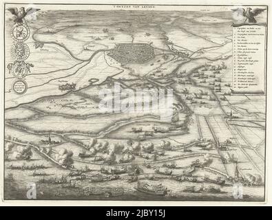 Carte avec l'horreur de Leiden en vue panoramique, 3 octobre 1574. Au sommet de Leiden, en premier plan, l'armée du prince en petits navires sur l'eau. En haut à gauche un pigeon avec des exemples de l'argent d'urgence papier, mis en circulation pendant le siège. En haut à droite un deuxième pigeon portant la légende 1-20., carte avec le relief de Leiden, 1574 't Ontzet van Leyden., imprimerie: Coenraet Decker, (attribué à), Amsterdam, en ou après 1703 - en ou avant 1730, papier, gravure, h 270 mm × l 356 mm Banque D'Images