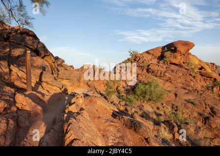 Vue sur les formations rocheuses de Camel Back Mountain à Phoenix, Arizona Banque D'Images