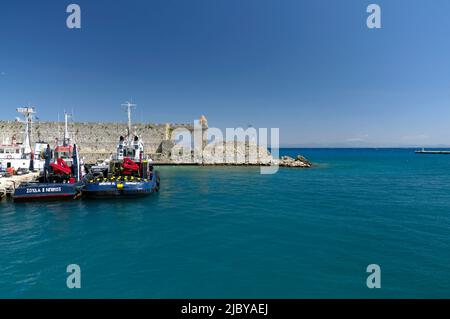 Remorqueurs à Colona Harbour, Rhodes Town, Rhodes Island, Grèce, Dodécanèse Banque D'Images
