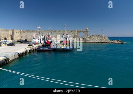 Remorqueurs à Colona Harbour, Rhodes Town, Rhodes Island, Grèce, Dodécanèse Banque D'Images