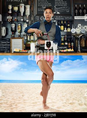 Partage de l'écran de barman avec attitude et yoga pose sur plage Banque D'Images