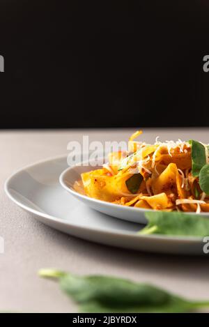 Maccheroni al ferretto avec du bœuf au ragu bolognese Banque D'Images