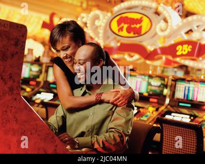 Au casino de jeu Couple Banque D'Images