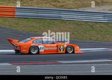 DIJON, FRANCE, 3 juin 2022 : le Grand Prix de l'Age d'Or, la plus ancienne course de véhicules historiques de France, se déroule sur le circuit Dijon-Presnois. Banque D'Images