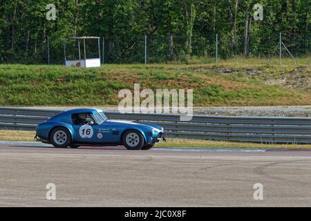 DIJON, FRANCE, 3 juin 2022 : le Grand Prix de l'Age d'Or, la plus ancienne course de véhicules historiques de France, se déroule sur le circuit Dijon-Presnois. Banque D'Images