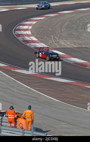 DIJON, FRANCE, 3 juin 2022 : le Grand Prix de l'Age d'Or, la plus ancienne course de véhicules historiques de France, se déroule sur le circuit Dijon-Presnois. Banque D'Images