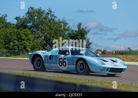 DIJON, FRANCE, 4 juin 2022 : le Grand Prix de l'Age d'Or, la plus ancienne course de véhicules historiques de France, se déroule sur le circuit Dijon-Presnois. Banque D'Images