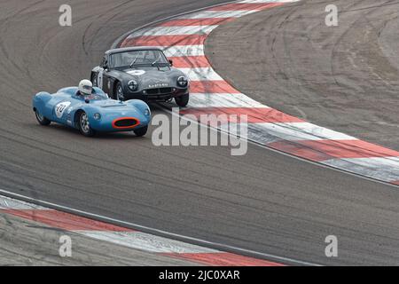 DIJON, FRANCE, 5 juin 2022 : le Grand Prix de l'Age d'Or, la plus ancienne course de véhicules historiques de France, se déroule sur le circuit Dijon-Presnois. Banque D'Images