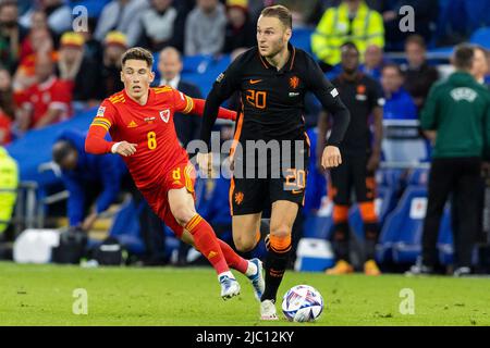 08-06-2022: Sport: Pays de Galles contre Nederland CARDIFF, ROYAUME-UNI - JUIN 8: Joe Redon (pays de Galles) et Teun Koopmeiners (Oranje pays-Bas) pendant la Nation Banque D'Images