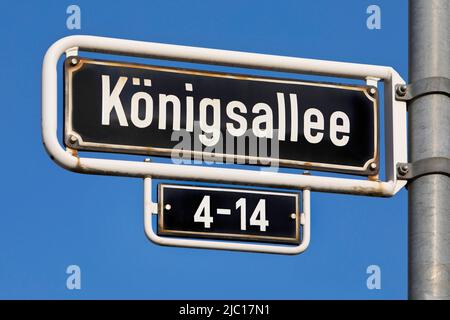 panneau de rue Koenigsallee, appelé Koe, une célèbre rue commerçante de luxe, Allemagne, Rhénanie-du-Nord-Westphalie, Basse-Rhin, Düsseldorf Banque D'Images