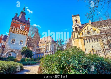 Le pittoresque château médiéval de Bastion Tower de Vajdahunyad à Budapest, Hongrie Banque D'Images