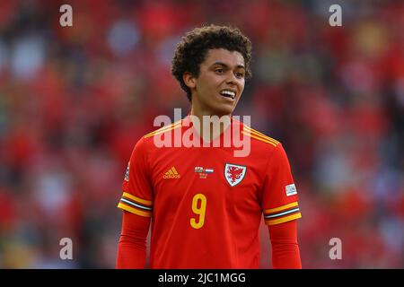 Cardiff, Royaume-Uni. 08th juin 2022. Brennan Johnson, du pays de Galles, regarde. Ligue des Nations de l'UEFA, match du groupe D, pays de Galles contre pays-Bas au stade de Cardiff, dans le sud du pays de Galles, le mercredi 8th juin 2022. Usage éditorial seulement. photo par Andrew Orchard/Andrew Orchard sports Photography/Alay Live News crédit: Andrew Orchard sports Photography/Alay Live News Banque D'Images