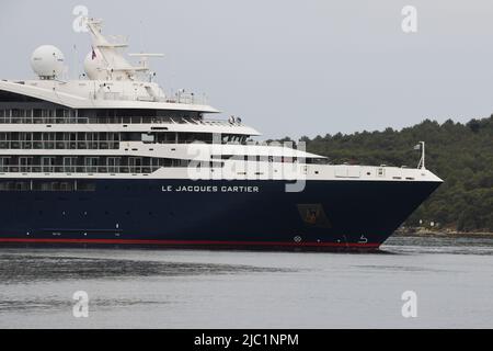 Sibenik, Croatie sur 9 juin 2022. Le croiseur touristique le Jacques Cartier part après deux préesasons de pandémie, cette année donne de l'espoir pour la croissance du nombre de touristes. Photo: Hrvoje Jelavic/PIXSELL Banque D'Images