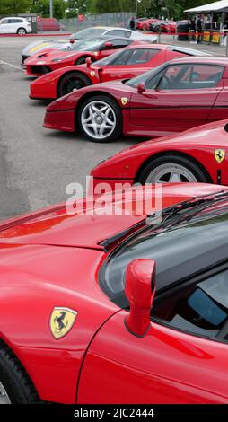 Voitures de sport et automobiles rouges Ferrari Banque D'Images