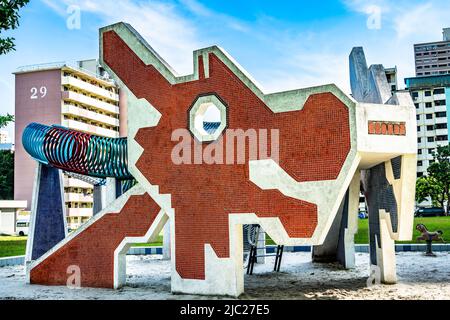 Toa Payoh Dragon Playground, le terrain de jeu en forme de dragon à base de sable était un modèle populaire pour les terrains de jeu d'Ang Mo Kio et Toa Payoh. Banque D'Images