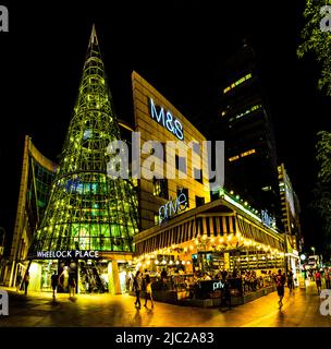 Wheelock place est une tour de bureaux et un centre commercial sur Orchard Road, Singapour. Banque D'Images