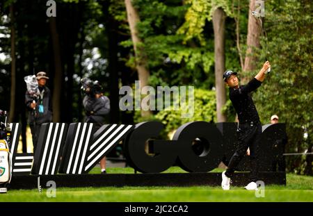 Kevin Na aux États-Unis a fait un 5th trous pendant la première journée de la série d'Invitational de golf de LIV au Centurion Club, dans le Hertfordshire. Date de la photo: Jeudi 9 juin 2022. Banque D'Images