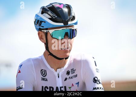 Britannique Chris Froome d'Israel-Premier Tech photographié au début de la phase 5 de la course cycliste Criterium du Dauphine, de Thizy-les-Bourgs à Chaintre (162,5 km), France, jeudi 09 juin 2022. PHOTO DE BELGA DAVID STOCKMAN crédit: Belga News Agency/Alay Live News Banque D'Images