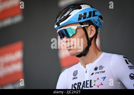 Britannique Chris Froome d'Israel-Premier Tech photographié au début de la phase 5 de la course cycliste Criterium du Dauphine, de Thizy-les-Bourgs à Chaintre (162,5 km), France, jeudi 09 juin 2022. PHOTO DE BELGA DAVID STOCKMAN crédit: Belga News Agency/Alay Live News Banque D'Images